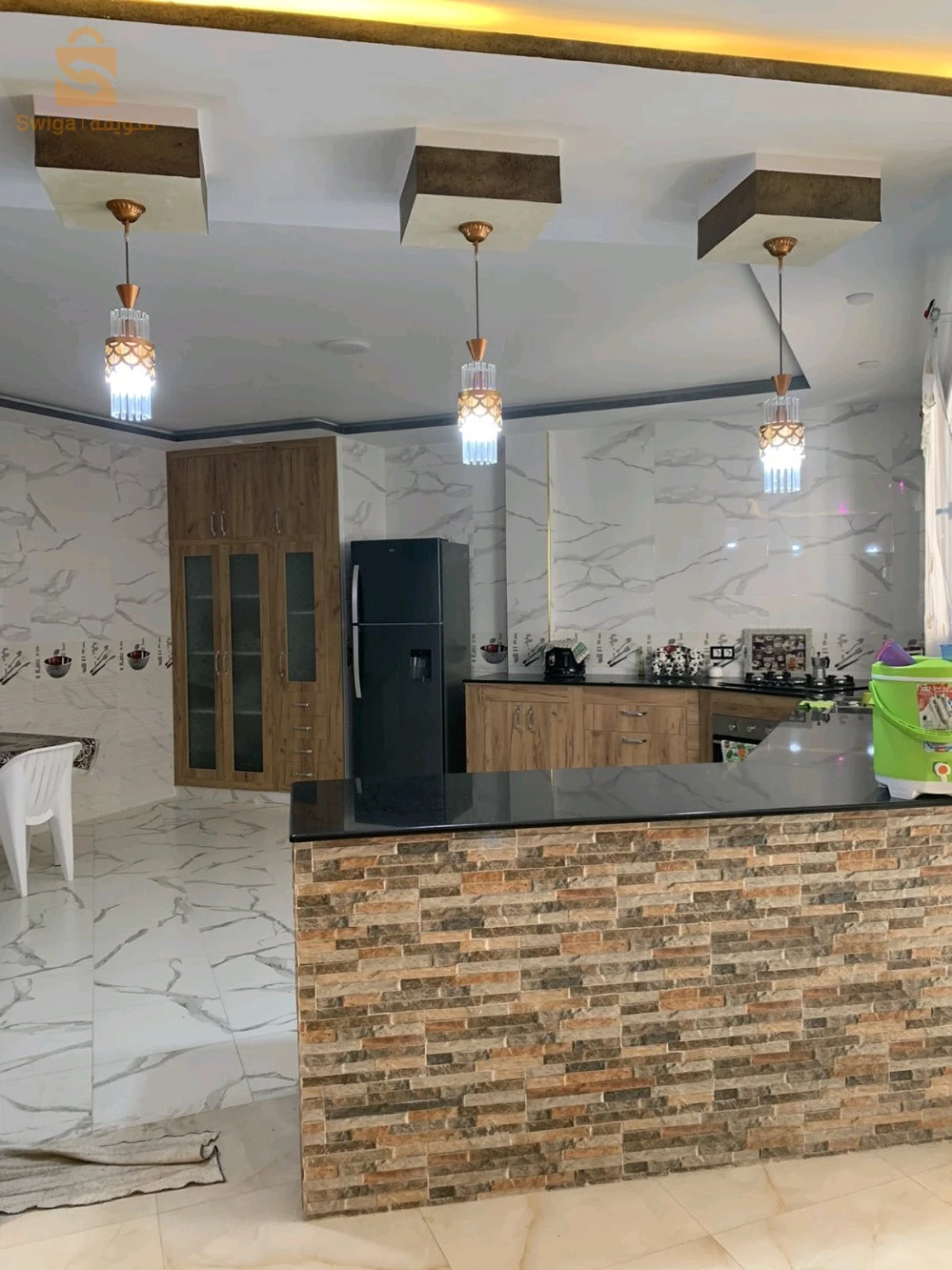 :📣 #منزل __للبيع- بوعواجة - سطيف 📣 🎗️ الموقع : تجزئة دراجي🎗️المساحة : 179 م²  في الريال 200م².🎗️ الواجهات : واجهتين🎗️ الطوابق :R+2🍒 الطابق الأرضي: 2 ڨاراجات محلولين +قاراج يهز سيارة🍒 الطابق 1 : f4 مخدومة فيني🍒 الطابق 2: F4 سومي فيني(مكسومة غير بالبريك + وفيها تواقي )  🍒طراس فيني            🌱معلومات أخرى:  الدار مخدومة مليح lux الله يبارك ،و السكن في حي هادئ ،توال المسجد و المدرسة ، المنزل فيه الشوفاج،  ، خزان ماء 14000ل،بئر🎗️الوثائق : عقد و دفتر عقاري و رخصة البناء 🪡 المهتم يمكنه الاتصال  على الأرقام: ☎️Tél:0771285220☎️Tél: 0540645483