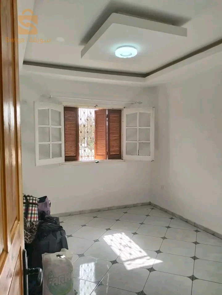 🔵 مكتب اعمال لامية  يعرض عليكم شقة للبيع :
💎 نوع الشقة : ف2
💎 الطابق : الأول
💎 المكان : حي السونطراك مطلة على البولفار المؤدي لبومرشي
💎 المساحة : 52م²
💎 حالة الشقة : مخدومة مشاء الله  ( لانسطالاسيون تاع الشوفاج سونطرال مخدومة خصها شوديارا وليزيليمون )
💎 الوثائق : عقد + دفتر عقاري 📘

♦ المهتم يمكنه الاتصال علي صفحتي