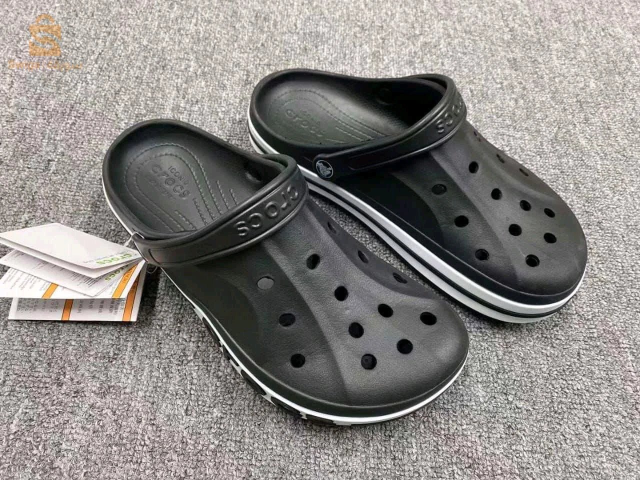 📍crocs simple