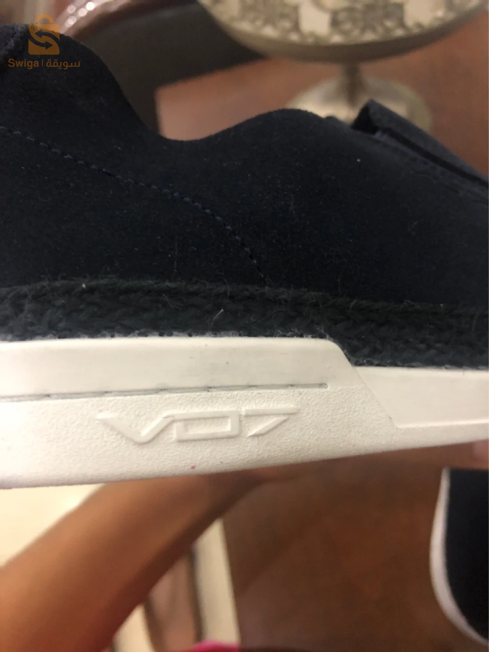 chaussures sketchers original la pointure 44 la couleur bleu foncé et merci