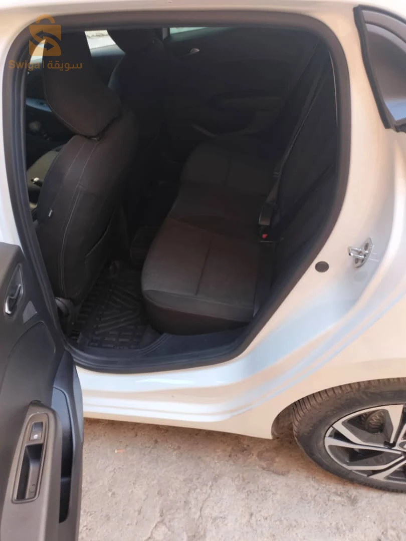clio 5 business+ 1.0 tsi 90ch. boite 6 jante rs Line+ attelage