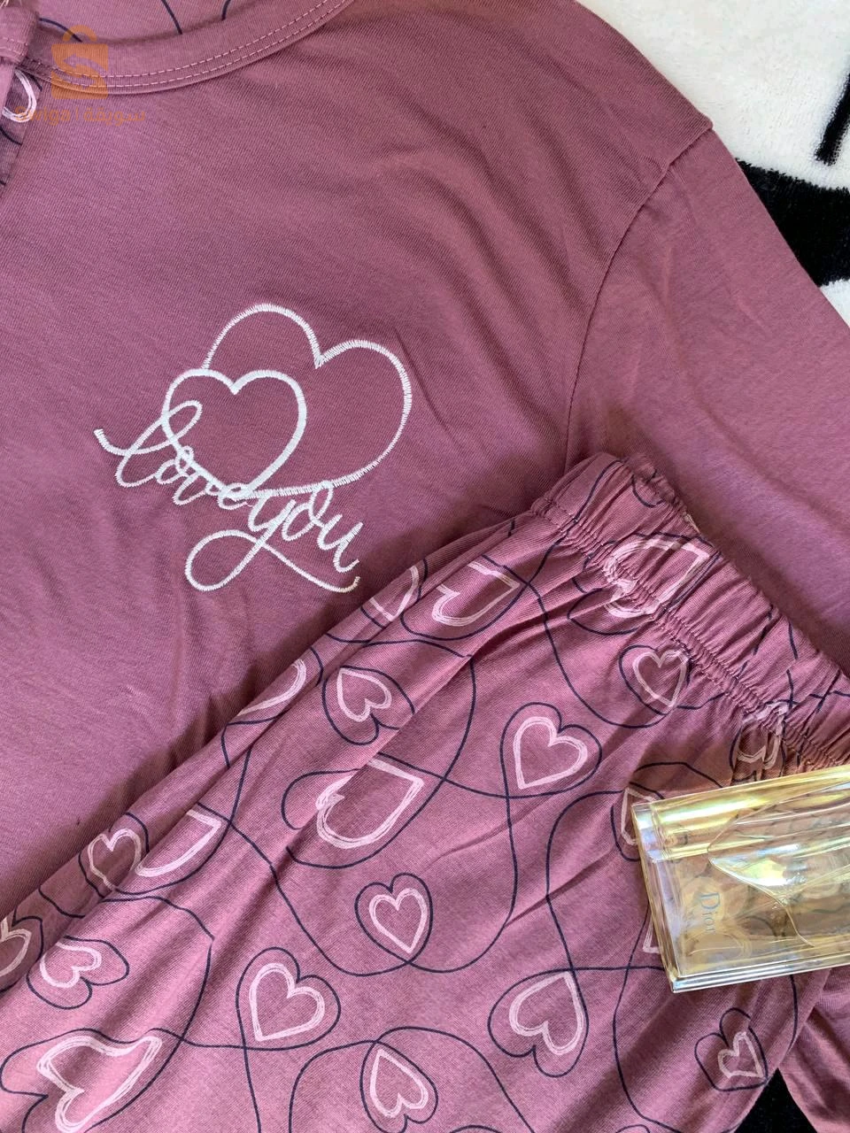 Pyjama coton 🌸 tussu hayl 
Les taille : m l xl xxl 
Disponible 2 coleur 
Livraison disponible 58 wilaya