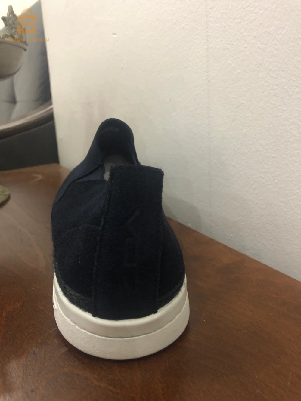 chaussures sketchers original la pointure 44 la couleur bleu foncé et merci
