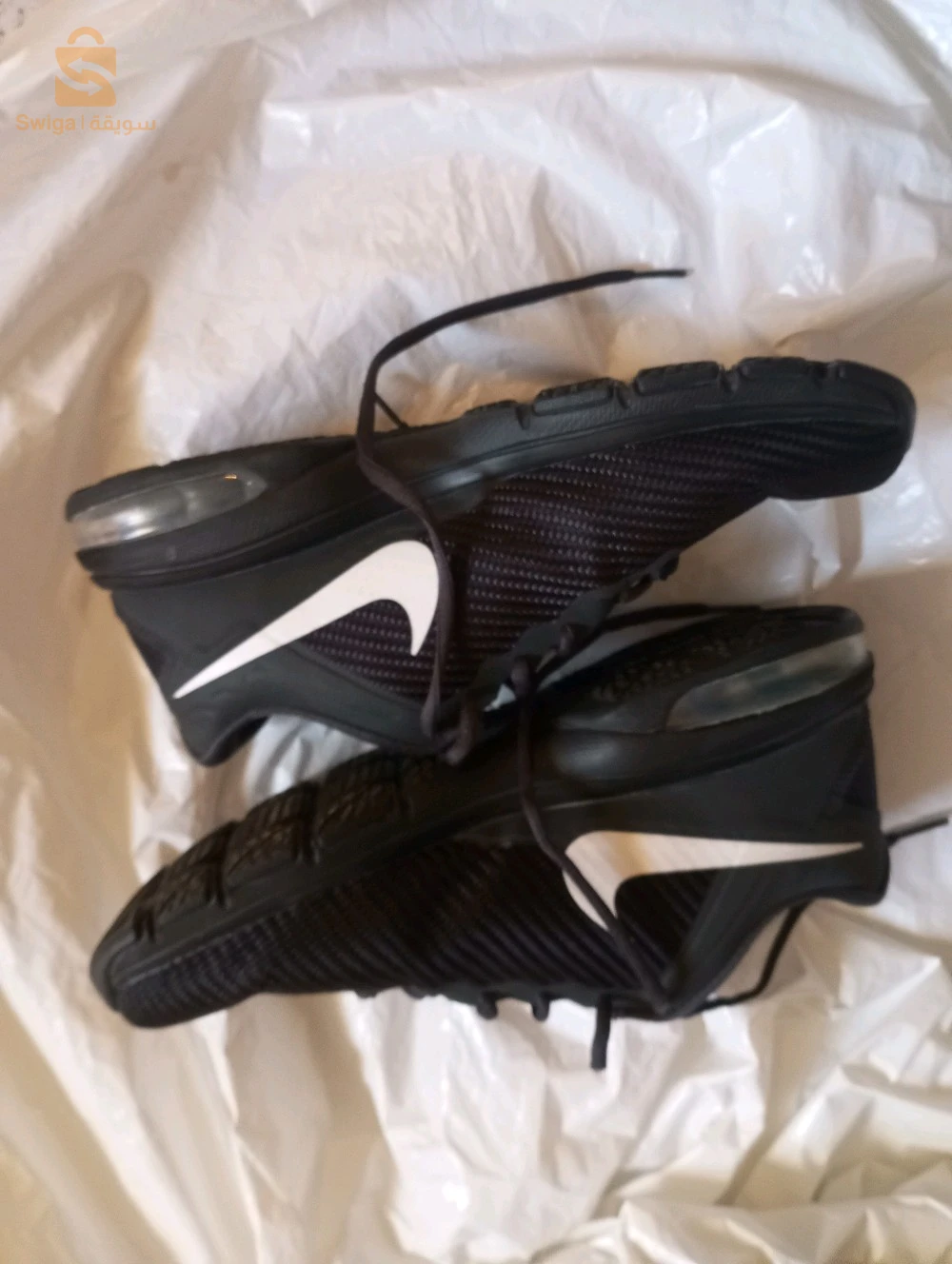 زوج اديداسات للبيع وحدة 42ووحدة43وسومة تاع لوحدة 7500