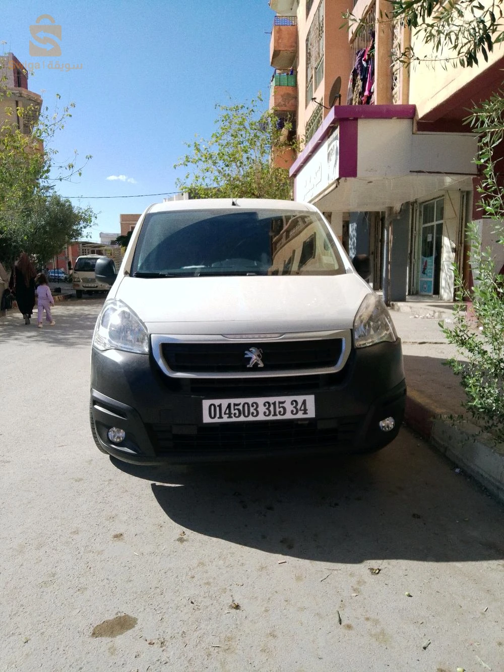 سيارة تجارية