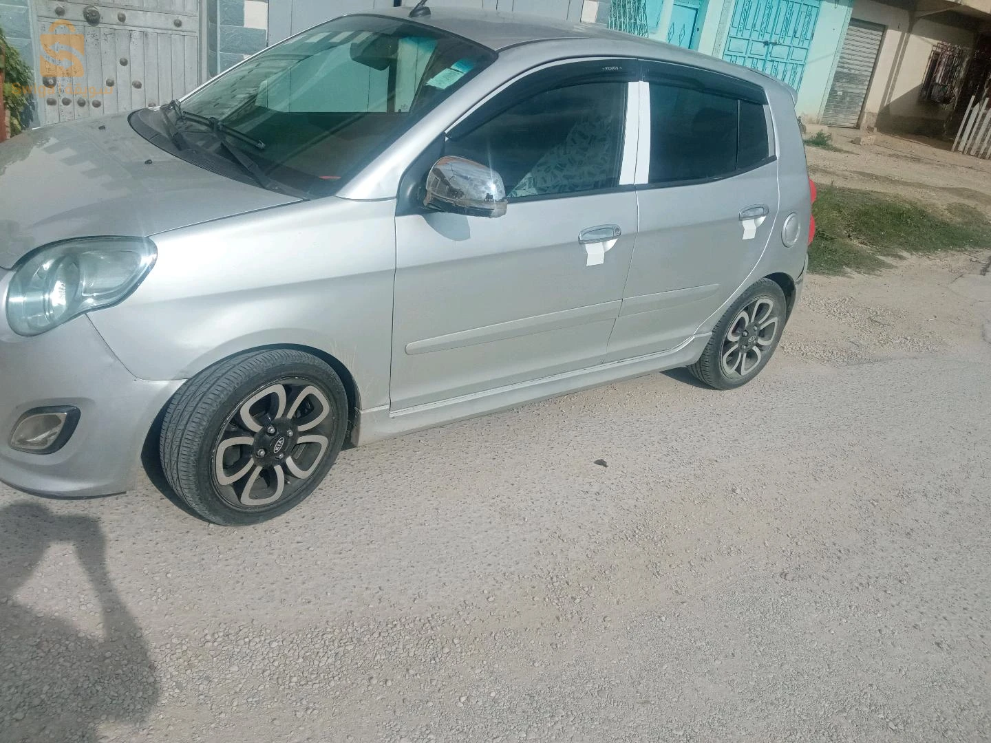 سيارة نظيفة