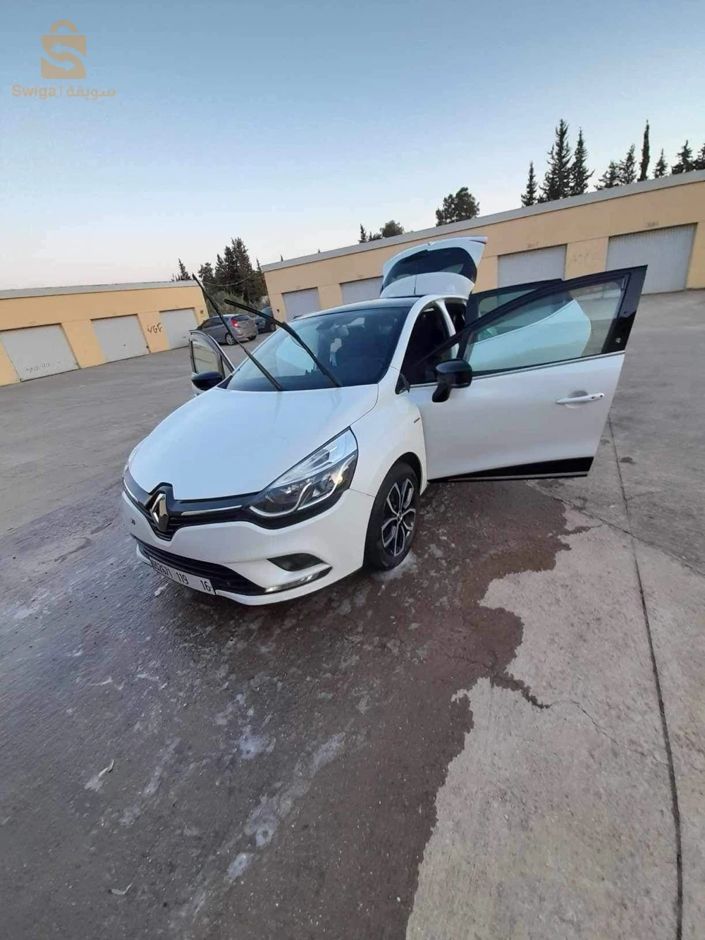 Clio 4 limited 2 0,9 TCE avec toit panoramique