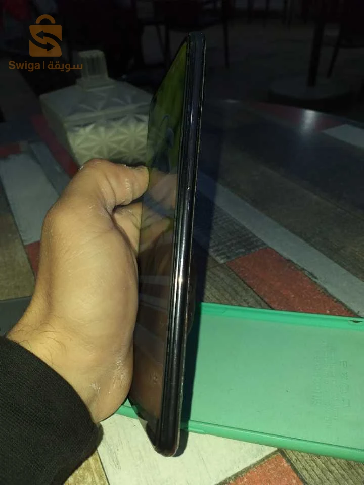 2 تيليفونات 
1 ابو أ93 بيه ب قابسة ب شاغشاغ فيه أفيشار مبدلة 
2 سامسونڨ ج4+ في شارجار و أنتي شوك نبدل بتلقون مليح