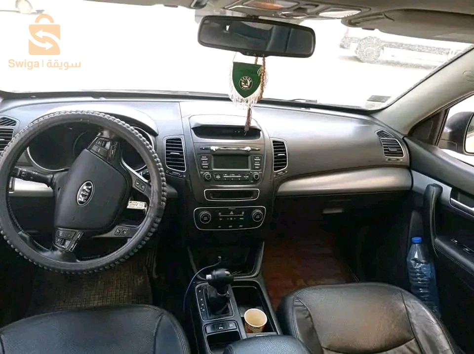سيارة. نضيفة