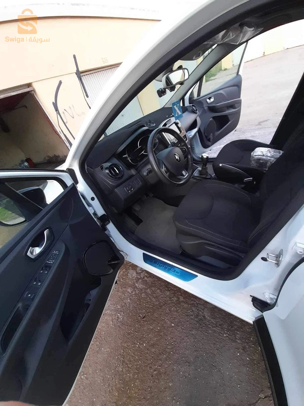 Clio 4 limited 2 0,9 TCE avec toit panoramique