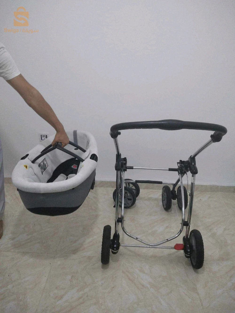 عربة اطفال اوروبية إصلية كبيرة الحجم