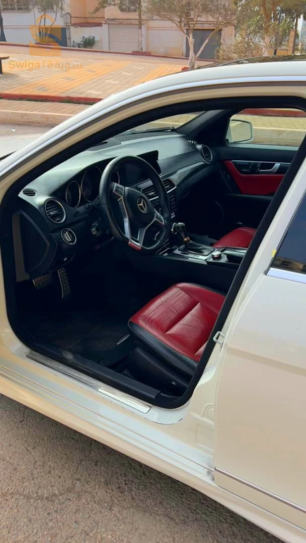 Mercedes Classe C 250 2012 🇩🇪
Avantgarde 250⚫
BlueEFFICIENY 🔴
siège designo   🟡