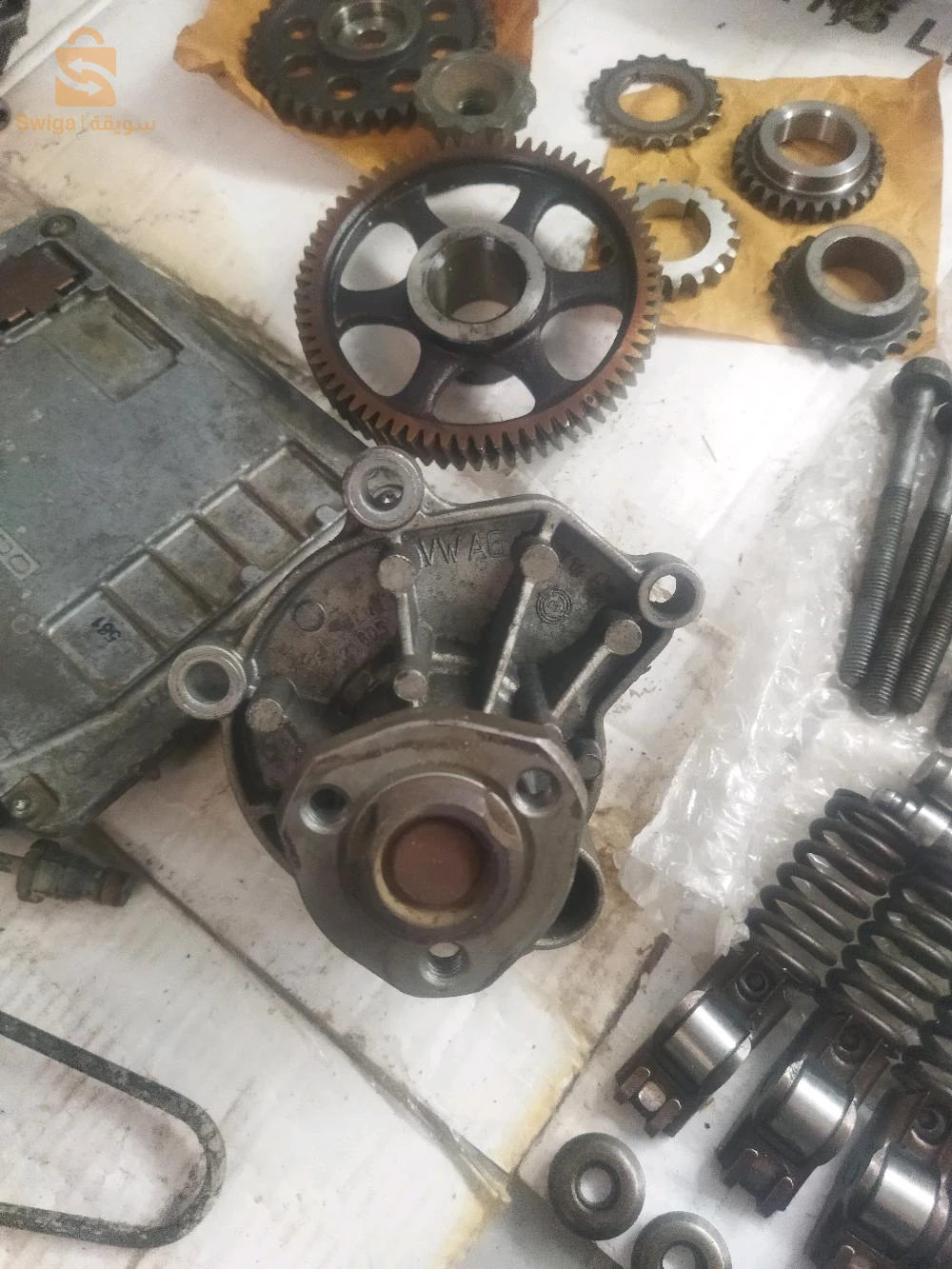 أجزاء من محرك 1.2 12v