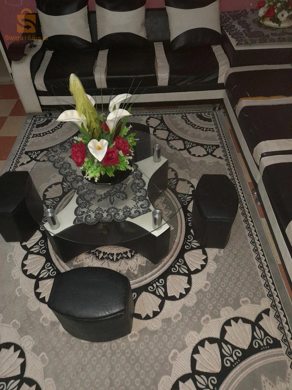صالو 7 اماكن مع مائدة زجاجية روعة بأربعة مقاعد