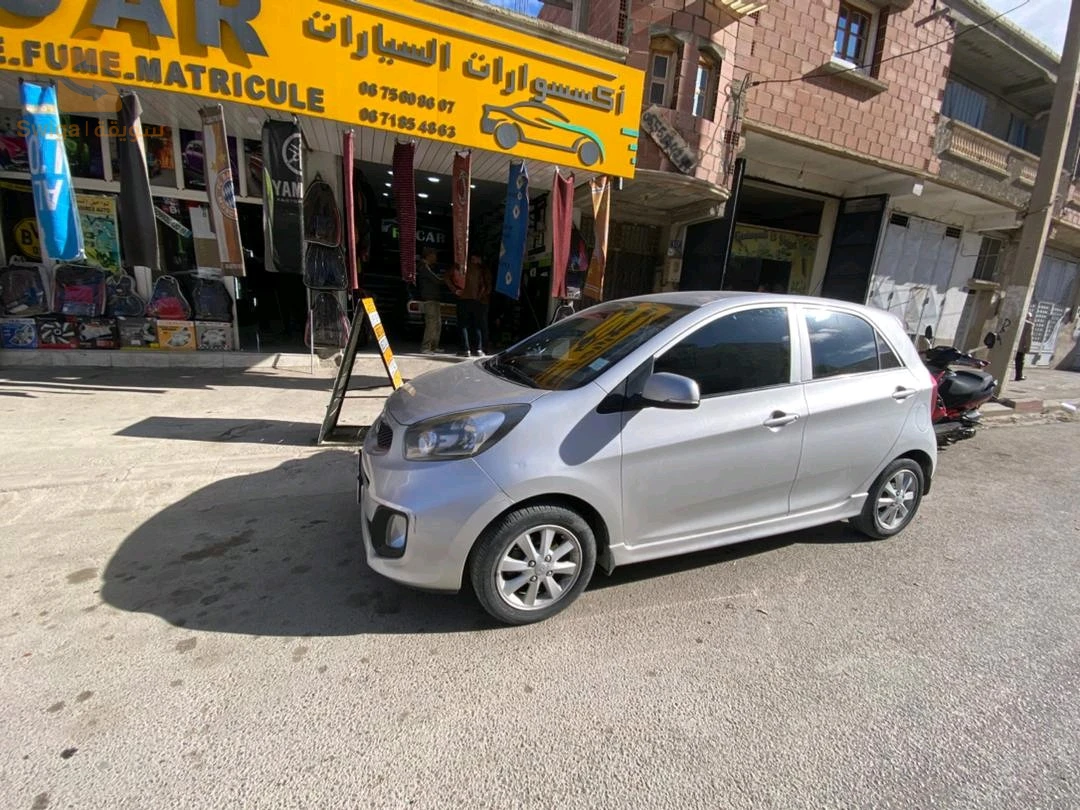 سيارة نضيفة