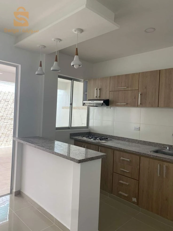 واجدة بالوثائق تاعها f4 شقة