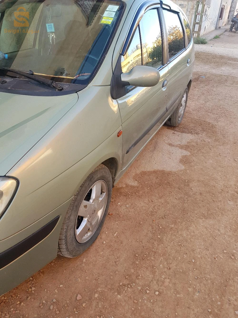 بيع سيارة سينيك 2002