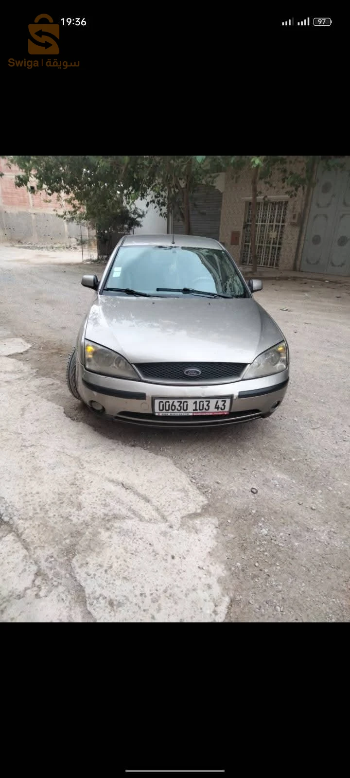 سيارة من نوع فورد