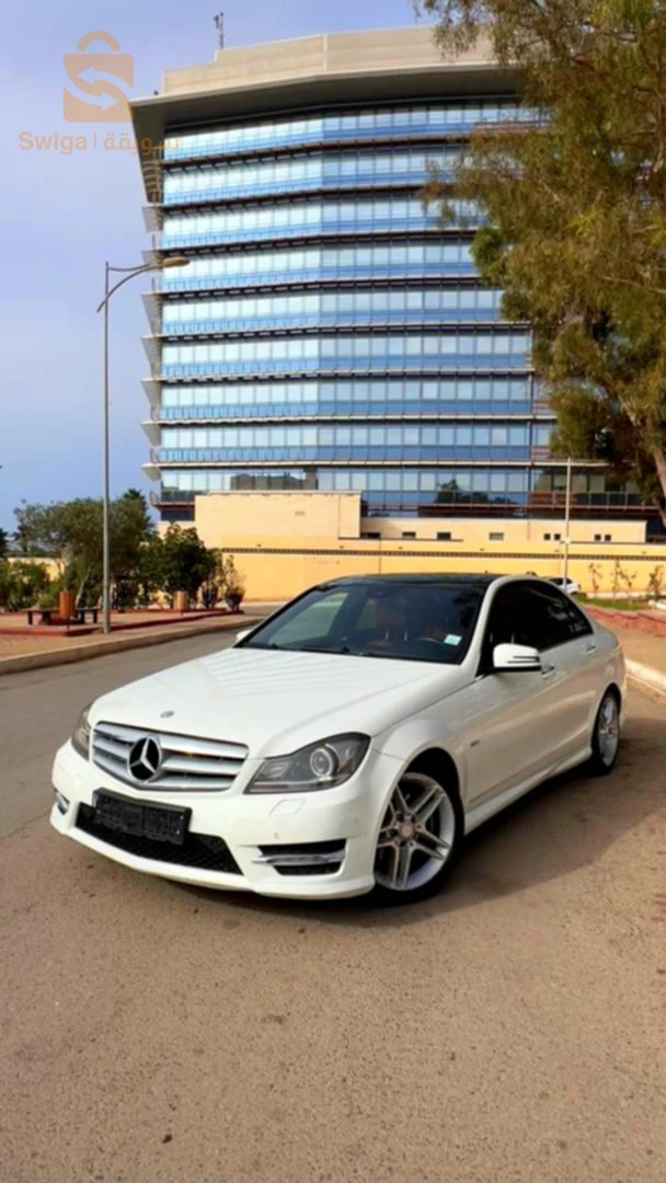 Mercedes Classe C 250 2012 🇩🇪
Avantgarde 250⚫
BlueEFFICIENY 🔴
siège designo   🟡