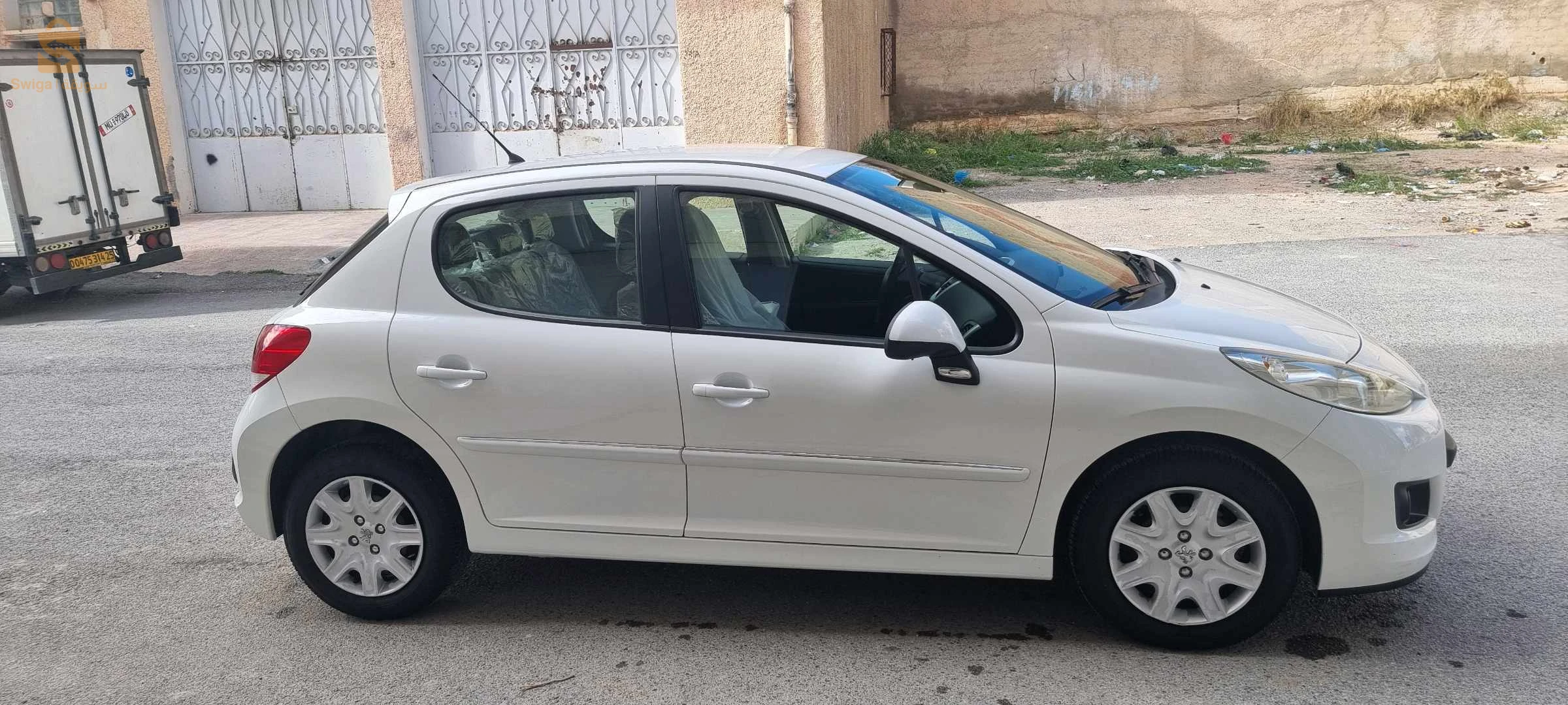 سيارة جديدة مشاء الله 
مافيها والو