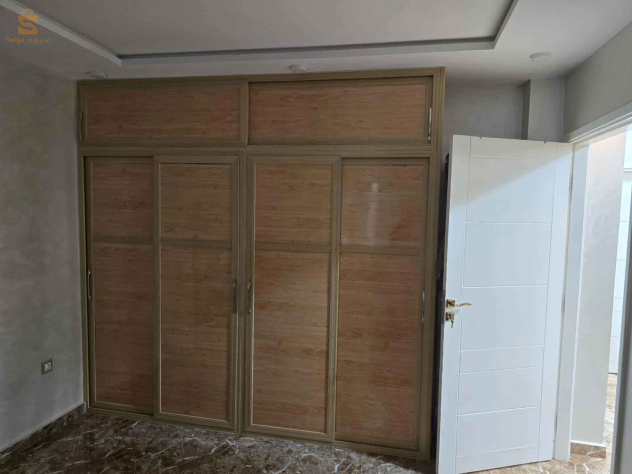 F4 للبيع كيما راهي فل صور 
0770694853