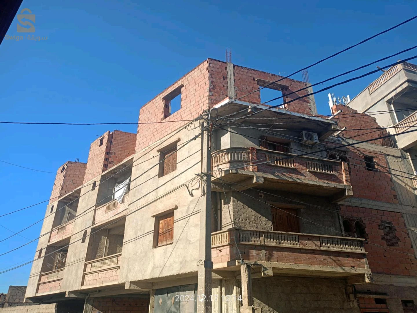 بيع منزل صالح للتجارة  في حي كوريفة رابح سيتي رونو الكاليتوس امام المسجد والمدرسة  بعقد ملكية ودفتر عقاري فردي المساحة 300م بواجهتين  طابق اول سيمي فيني والطابق الثاني مخدوم فيني 0775851159