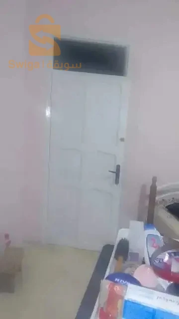 منزل لسكن طابق أرضي واسع الله يبارك ويقع في وسط الولاية قريب من كل المرافق(ابتدائية-متوسطة-ثانوية-جامعة-مسجد)
فيه زوج مراح واحد امام باب الدخلة وثاني في الخلف وجهة المنزل جيهة وحدة للاستفسار عن اي معلومة  الاتصال على الرقم 
0670143019