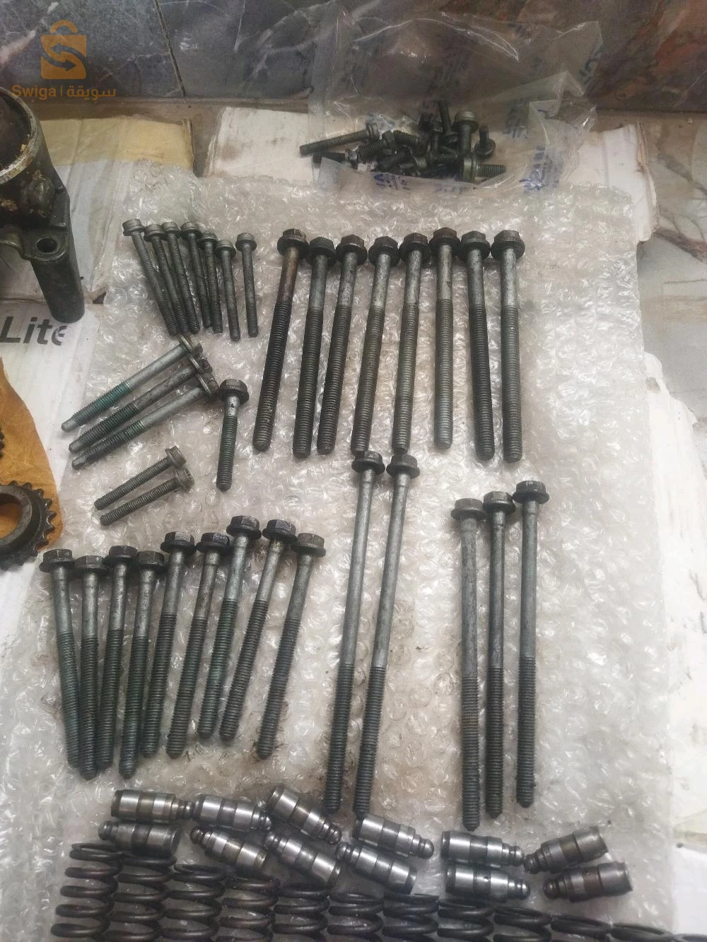 أجزاء من محرك 1.2 12v