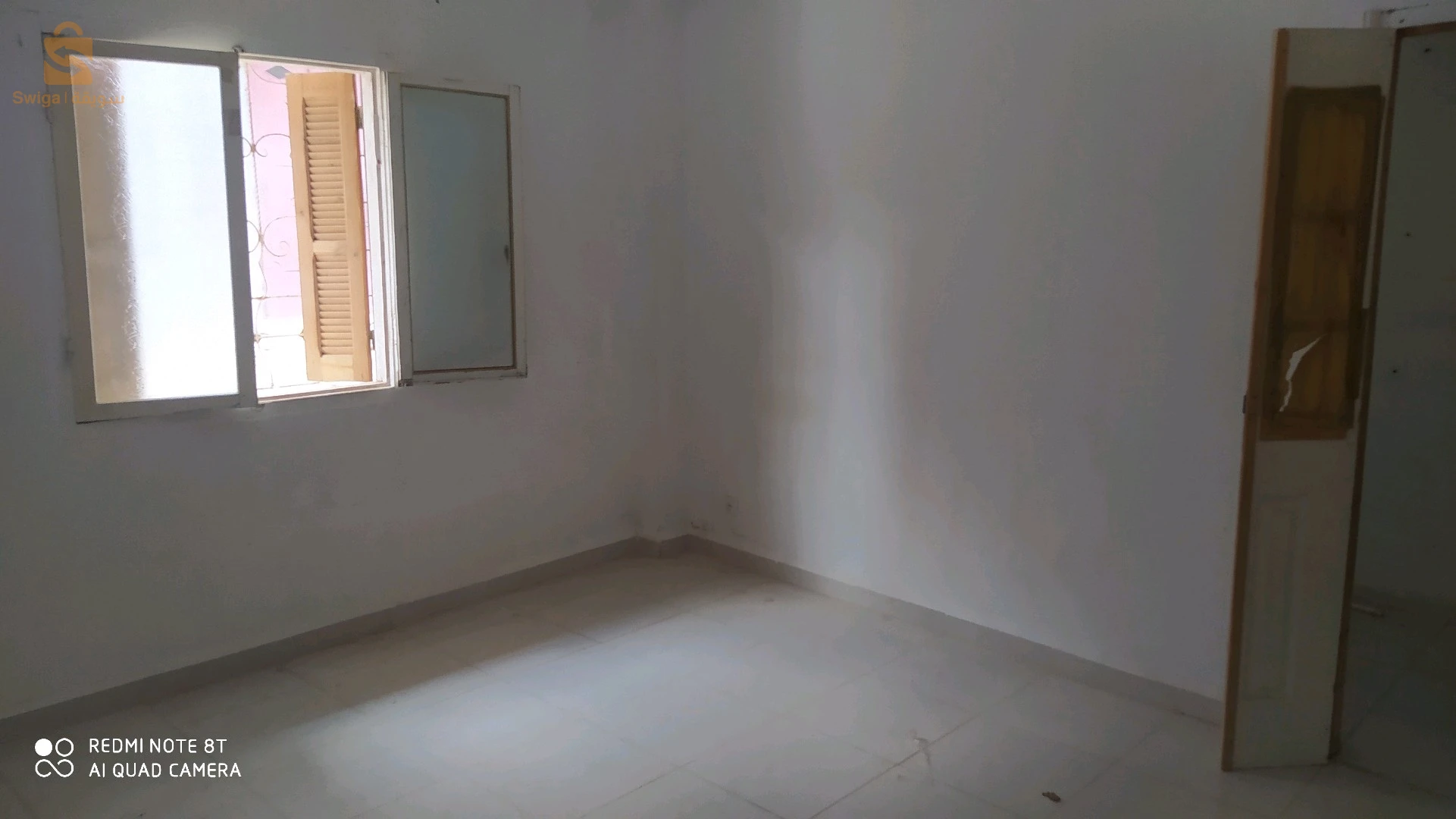 منزل للبيع في حي بوصوف حي النعجة الصغيرة فوق المسجد بي 4 رواد جها اليمنى فيه سوسول يطل على الحديقة و طابق العلوي يطل على الحديقة و طريق متكون من 2 غرف كبار وحدة 6/ 5 و لخرى 5/ 4 و مطبخ مفتوح على الهول و حمام و مرحاض كبار مخدومة مليح مفينية تسكن بنهارك غاز ماء كهرباء انترنات اوراق تسوية موجودة