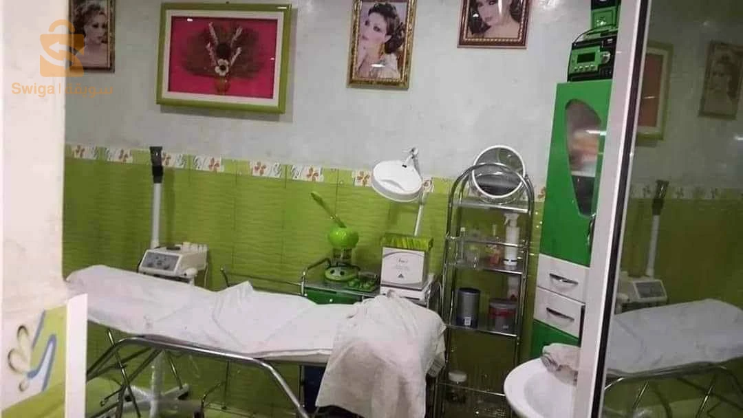 صالون حلاقة نساء أو رجال