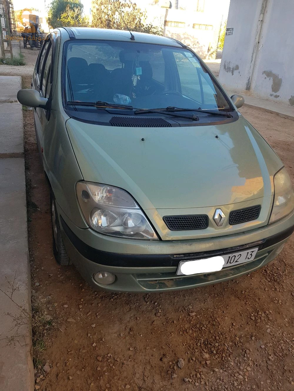بيع سيارة سينيك 2002