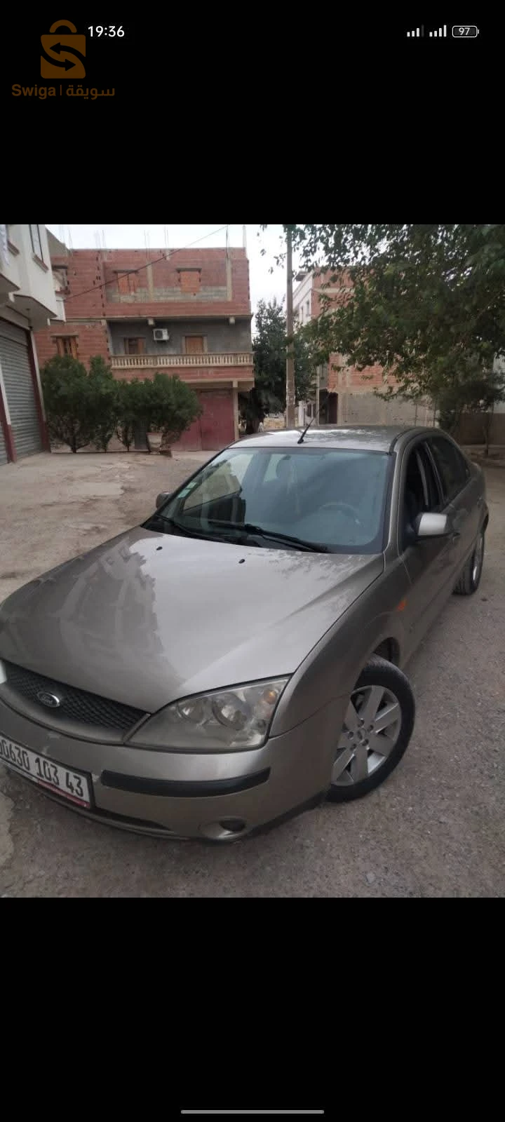 سيارة من نوع فورد