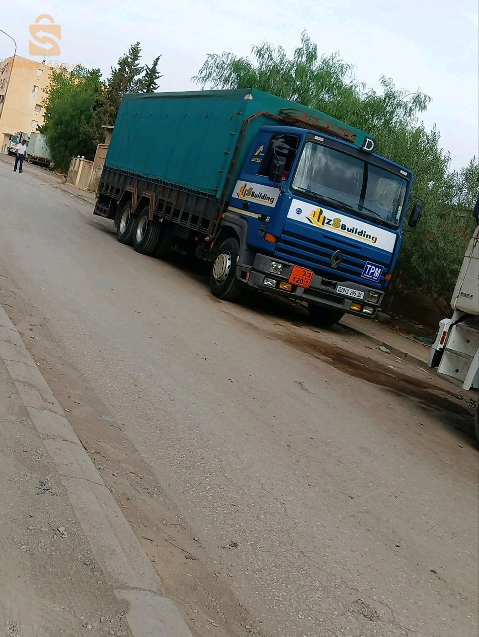 للبيع