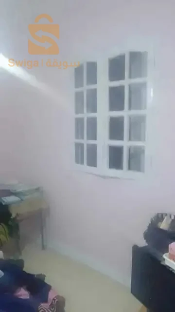 منزل لسكن طابق أرضي واسع الله يبارك ويقع في وسط الولاية قريب من كل المرافق(ابتدائية-متوسطة-ثانوية-جامعة-مسجد)
فيه زوج مراح واحد امام باب الدخلة وثاني في الخلف وجهة المنزل جيهة وحدة للاستفسار عن اي معلومة  الاتصال على الرقم 
0670143019