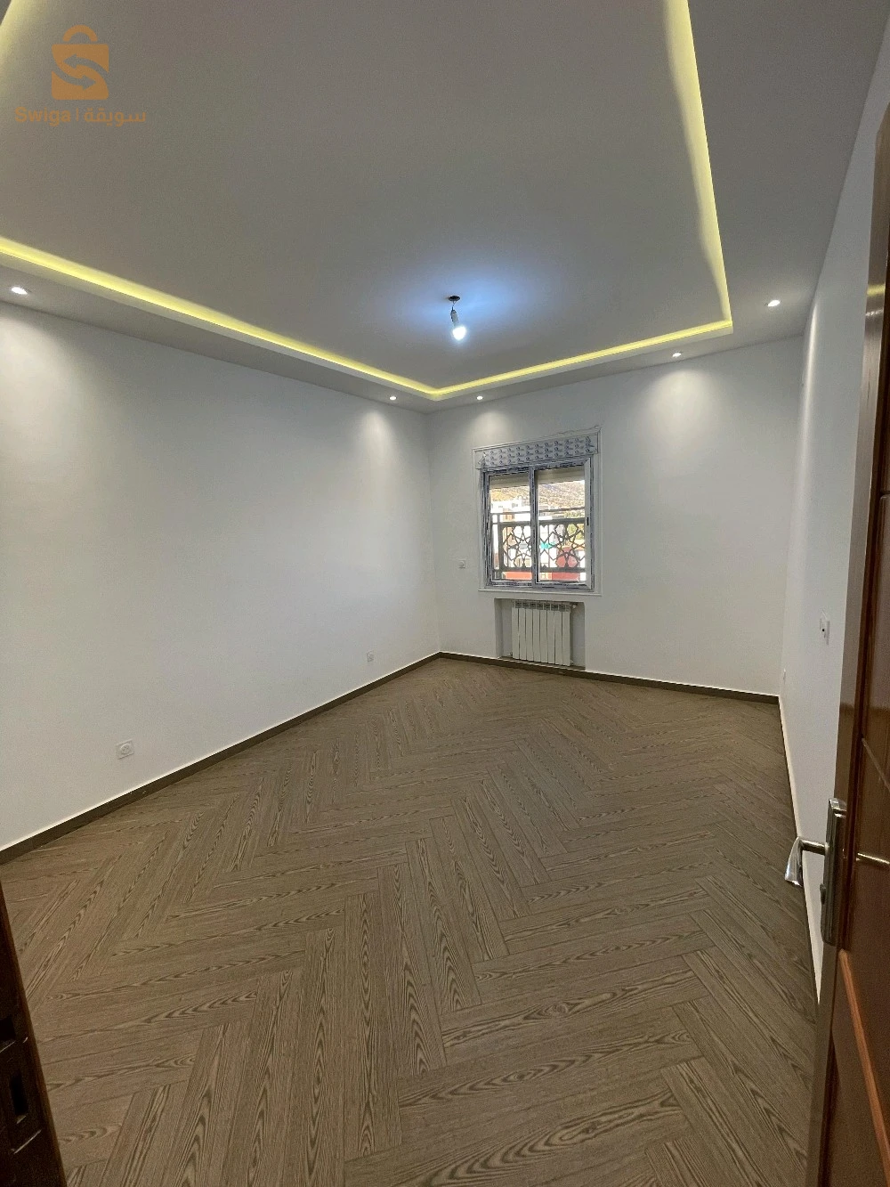 appartement F4 7eme étage a Oran cité peti