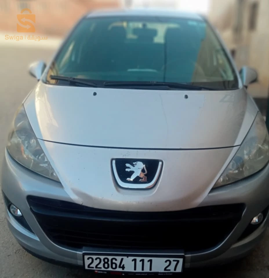 سيارة 207 نقية 0مصروف موتور مرفيزي قانون فيها راكور بارشوك افو و شوي افروا لال امام وباقي كلش منظم