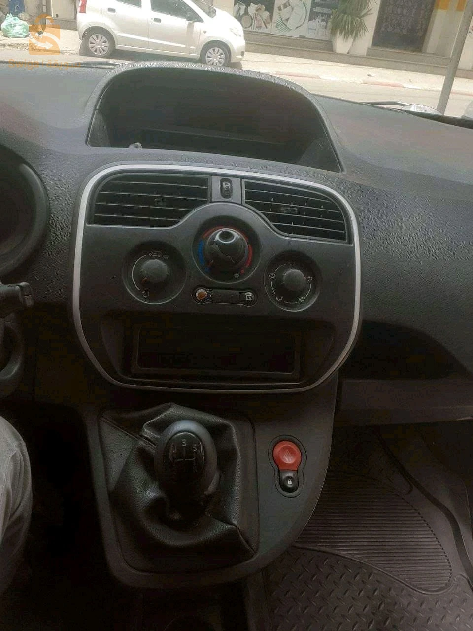 رونو كونغو صندوق 2013