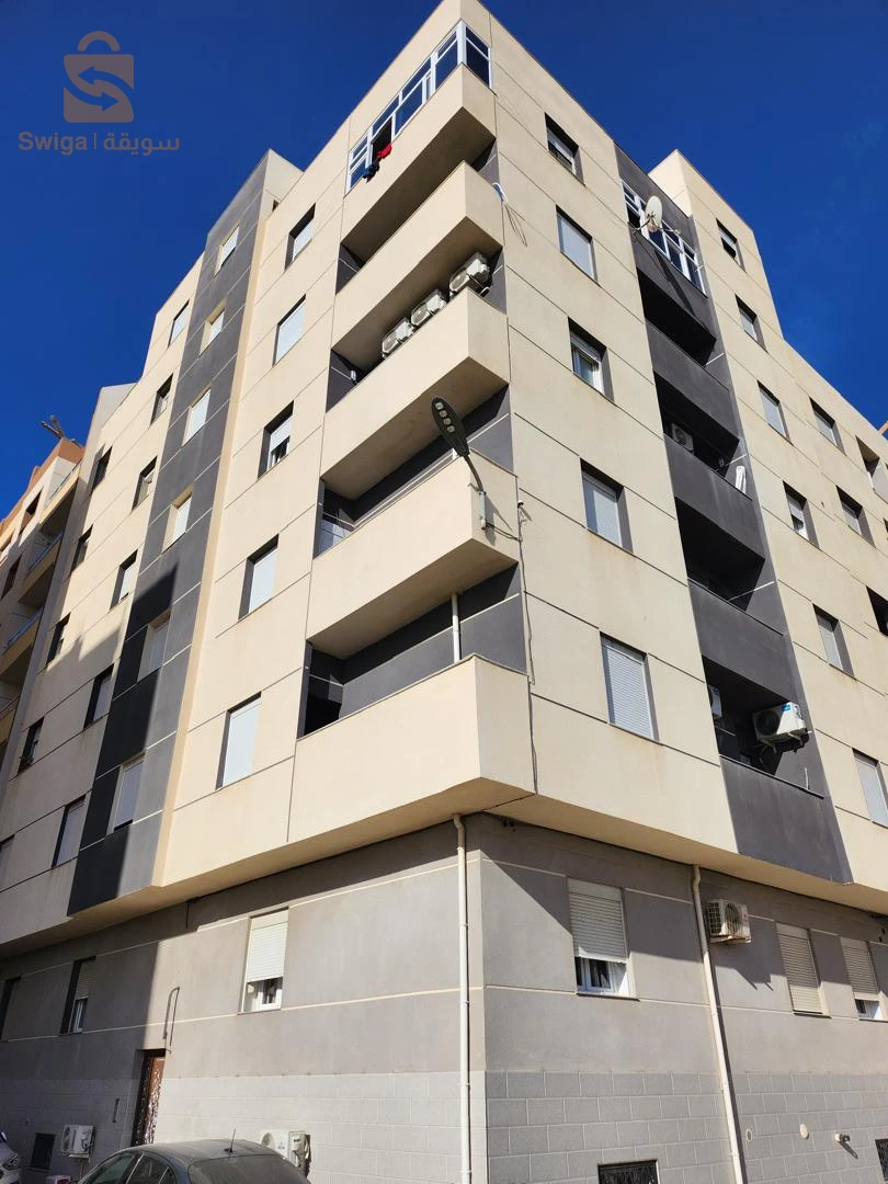 بيع شقة بيها بكل تجهيزة نبيع كبما رهي في صورة اسكن ديركت