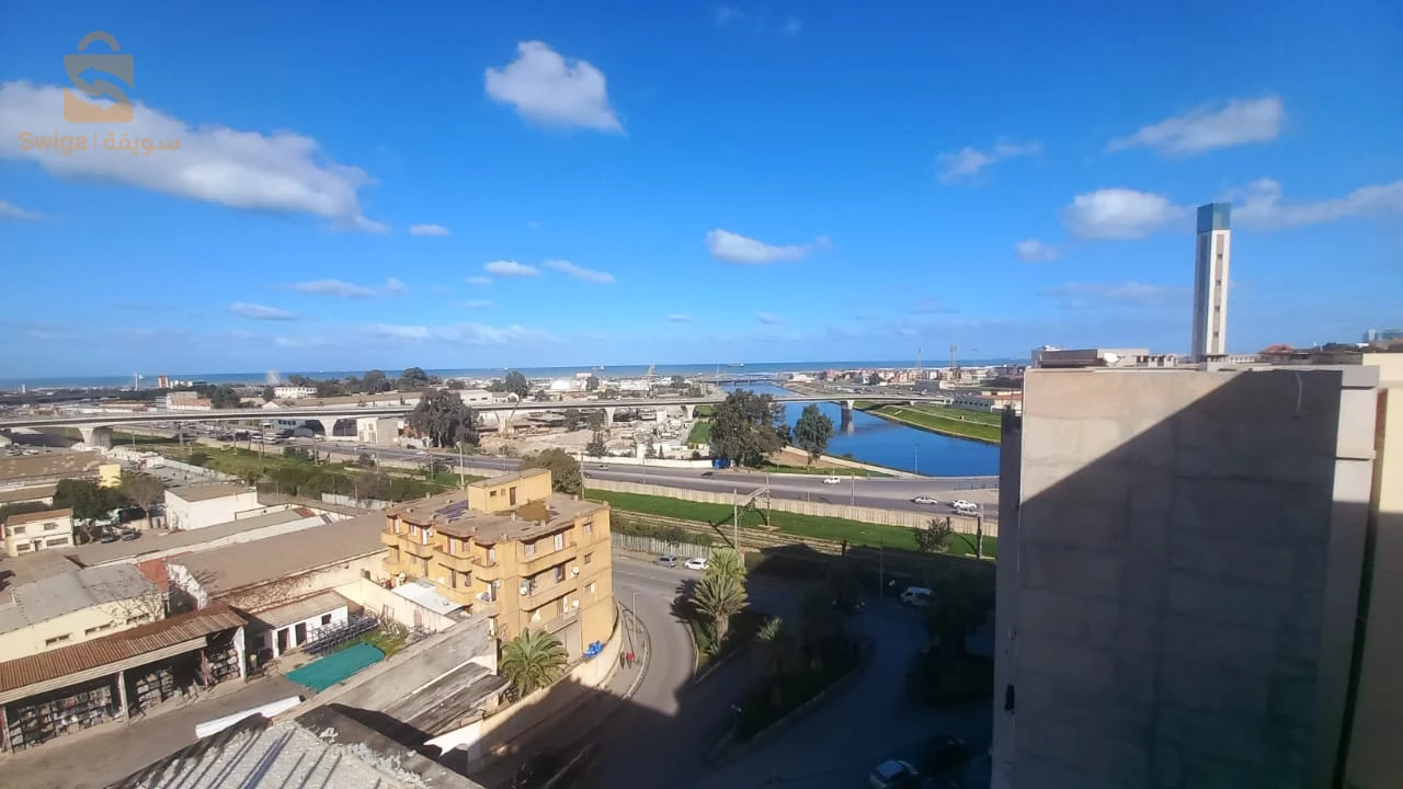 مرحبا بيكم كاين شقق للبيع الجزائر العاصمة الحراش موقع بزاف استراتيجي كاين مام حوانت للبيع 
الدفع يكون عبر دفعات 
لمزيد من المعلومات اتصلوا بالرقم الآتي 0560707303