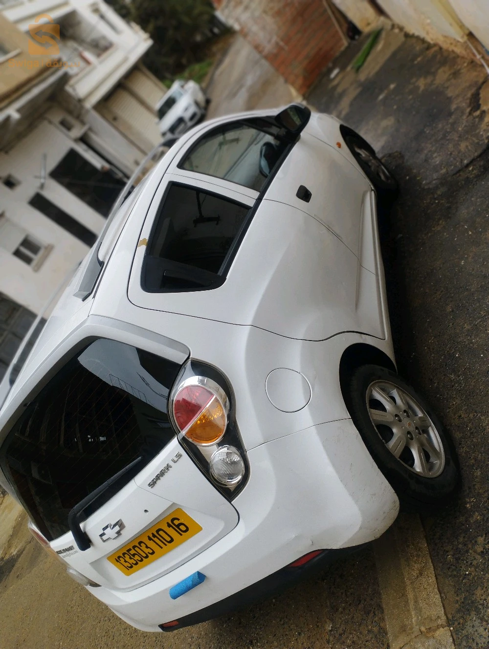 voiture très propre deuxième main la peinture quelques retouche de nettoyage j'habite à staouel contacte-moi merci
