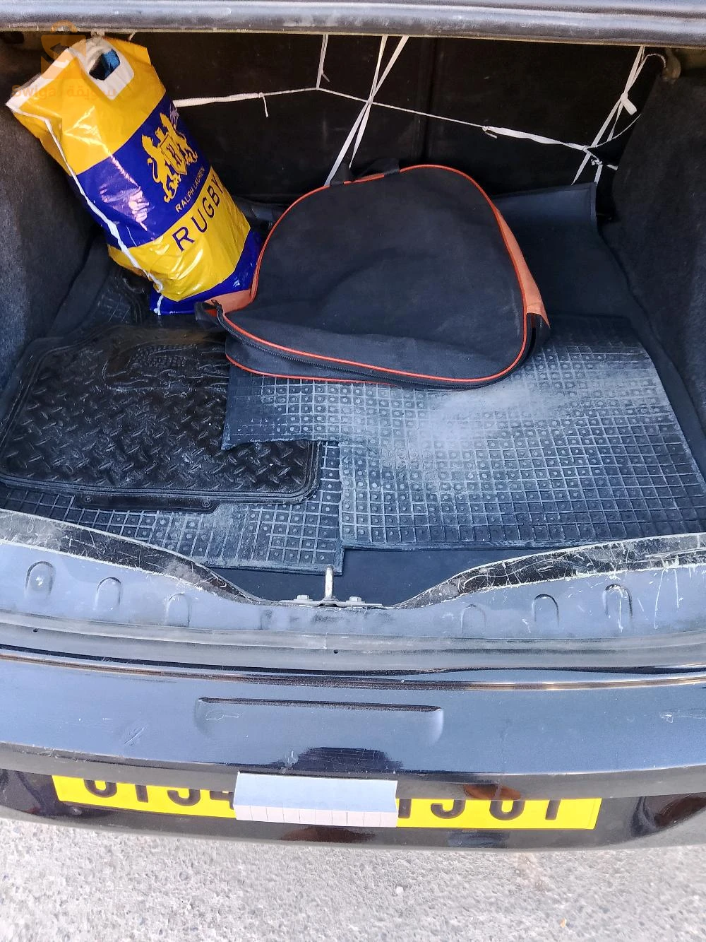 301 ess 1,2 نظيفة ما فيهاش البانتورة فيها روتوشة على برا موتور شباب