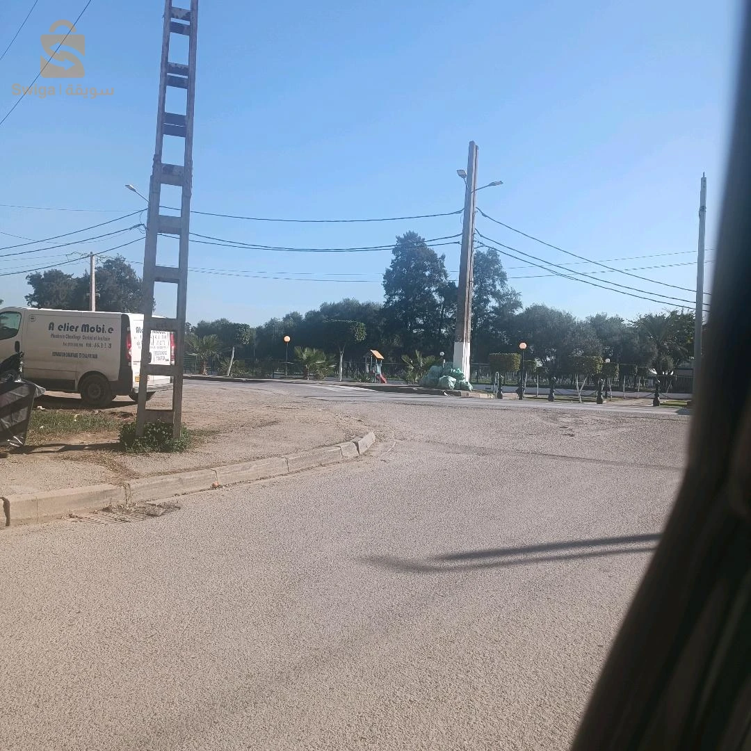بيع منزل صالح للتجارة  في حي كوريفة رابح سيتي رونو الكاليتوس امام المسجد والمدرسة  بعقد ملكية ودفتر عقاري فردي المساحة 300م بواجهتين  طابق اول سيمي فيني والطابق الثاني مخدوم فيني 0775851159