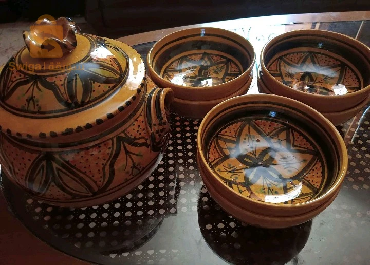 soupière avec 6 bols