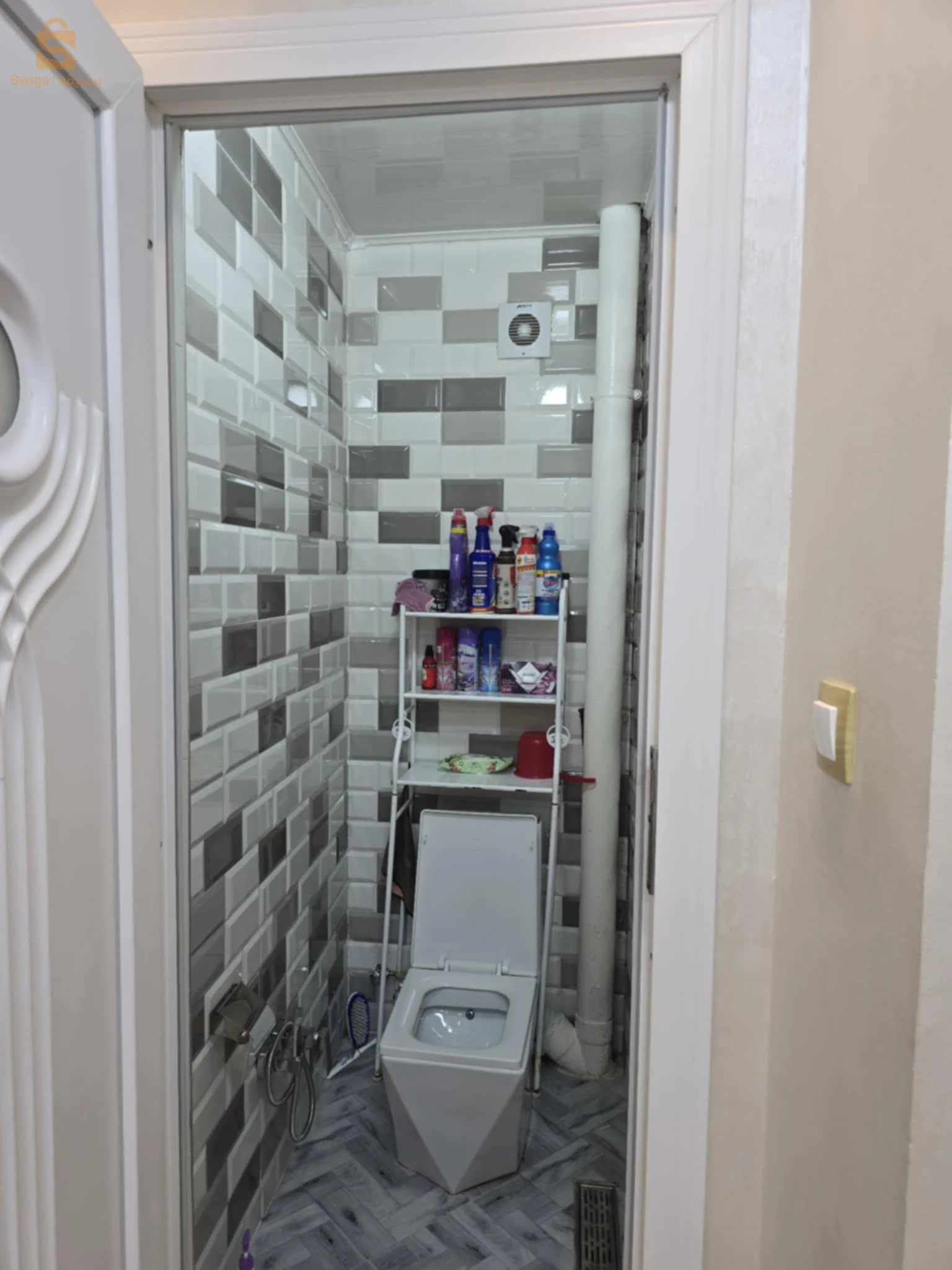 F4 للبيع كيما راهي فل صور 
0770694853