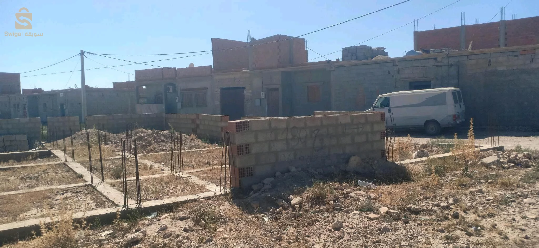قطعة أرض للبيع 180م مخدوم ليها السيناج دوفصاد وراء محطة البنزين في بلدية بئر مقدم