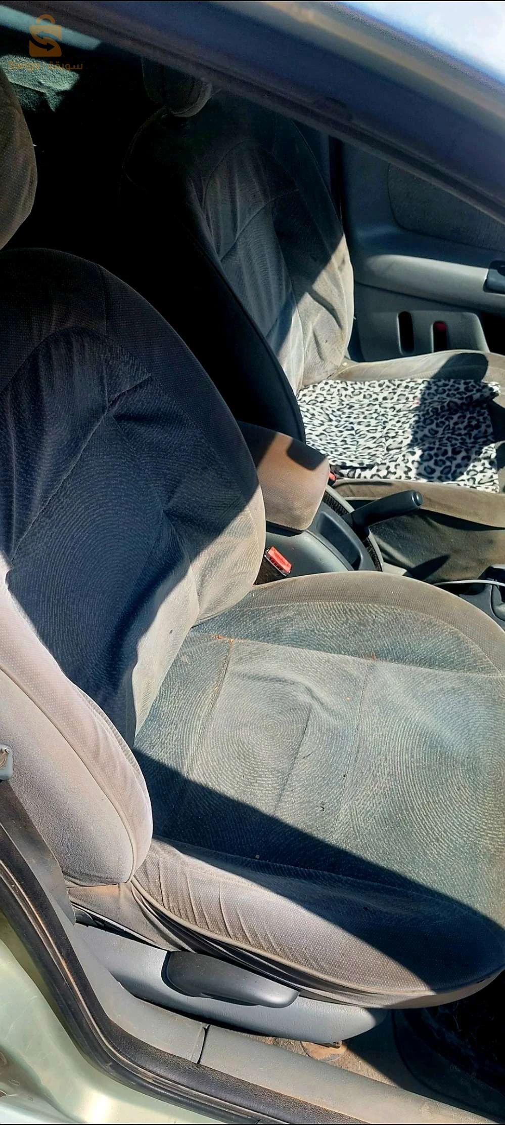 لقونة مفتاح 2000 1.9dci ملبسة قديمة فيها سطح وليزال تاع تلباس برك وفيها كما راهي بلزرق في صورة .  نبيع ونبدل ونزيد 0782 66 10 12