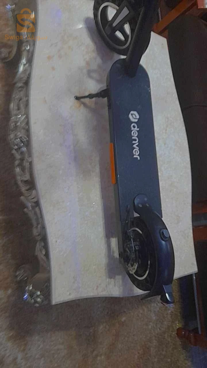 trotinette électrique denver Allment🇩🇪 motard 350w 36v vitesse max20 lepoids 120kg  la batterie 35. 40 km. 0797432692