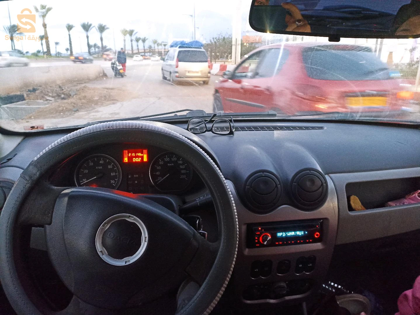 سيارة 2مان مزبوطة فيها شوية سبيغه
