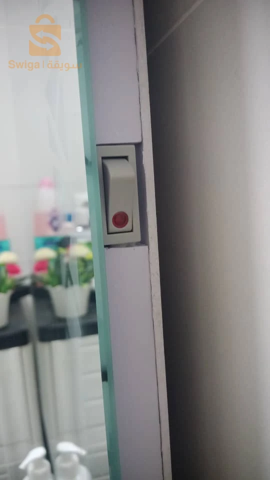 مرآة مضيئة