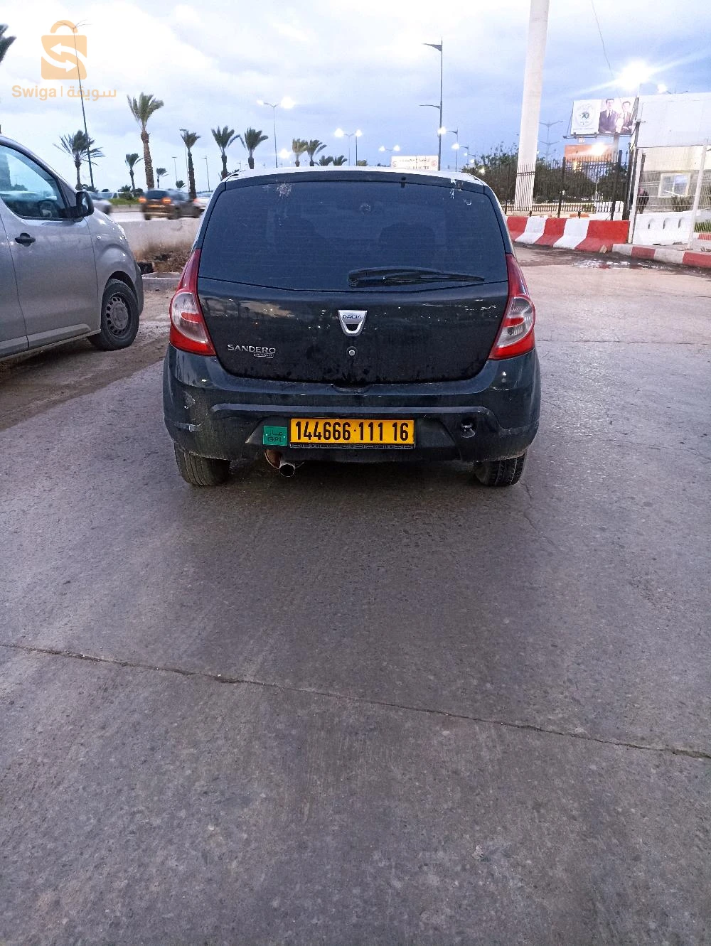 سيارة 2مان مزبوطة فيها شوية سبيغه